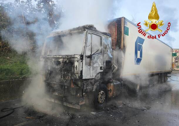 Incendio camion Buguggiate