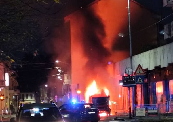 incendio camion spazzatura gorla minore