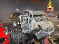 Incendio due auto e furgone Venegono Inferiore 