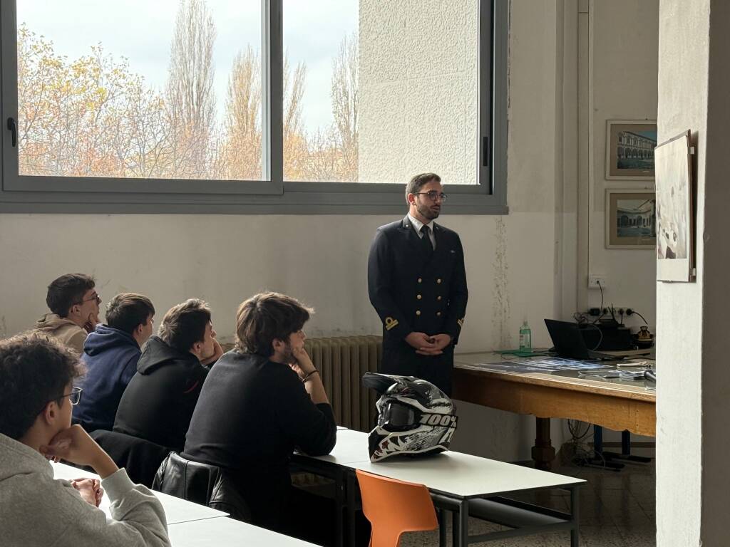 La Marina si presenta all’Istituto Bernocchi di Legnano 