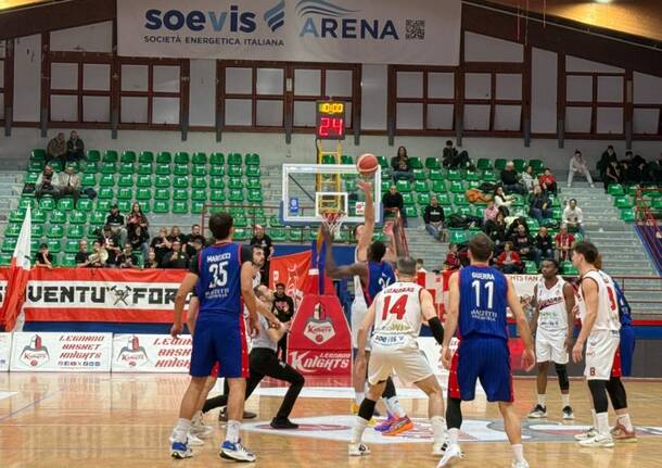 La sfida tra Legnano Basket e Casale Monferrato nelle foto di Andrea Bernasconi