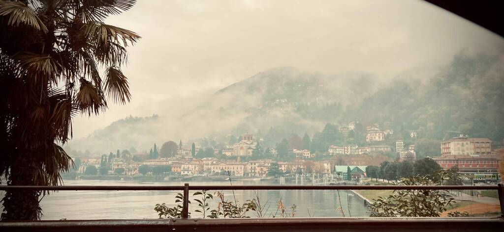 Laveno mombello tra le nuvole