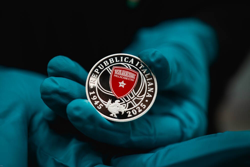 Le immagini scattate all'Istituto Poligrafico e Zecca dello Stato durante la realizzazione del conio