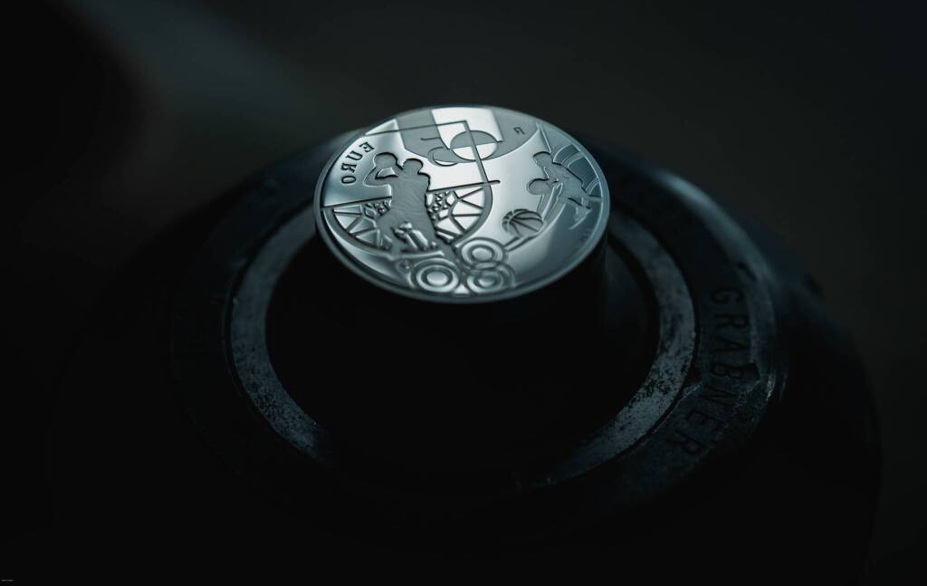 Le immagini scattate all'Istituto Poligrafico e Zecca dello Stato durante la realizzazione del conio