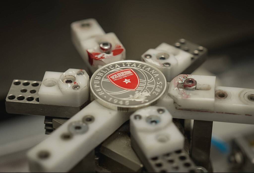 Le immagini scattate all'Istituto Poligrafico e Zecca dello Stato durante la realizzazione del conio