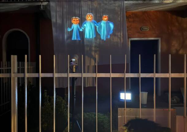 Una notte da brividi a Mercallo: la Halloween Parade “strega” il paese