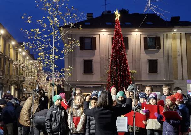  Natale 2025 accende il centro di Legnano 