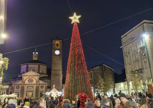 Natale 2025 accende il centro di Legnano 