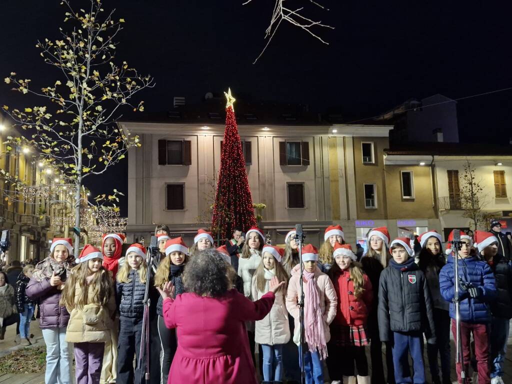  Natale 2025 accende il centro di Legnano 