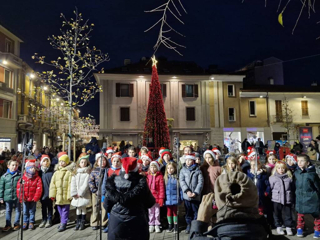  Natale 2025 accende il centro di Legnano 
