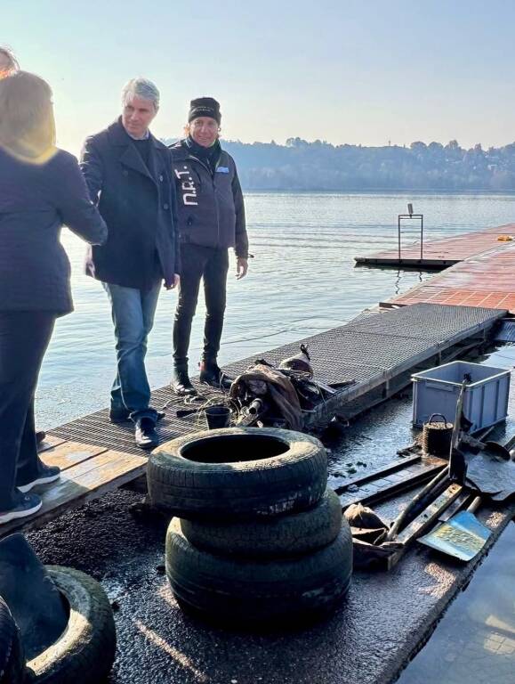 Pulizia del lago di Varese Ama&Vivi Plastic Free