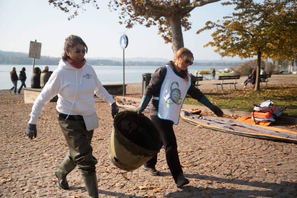 Pulizia del lago di Varese Ama&Vivi Plastic Free