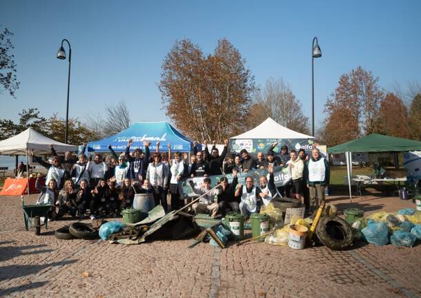 Pulizia del lago di Varese Ama&Vivi Plastic Free