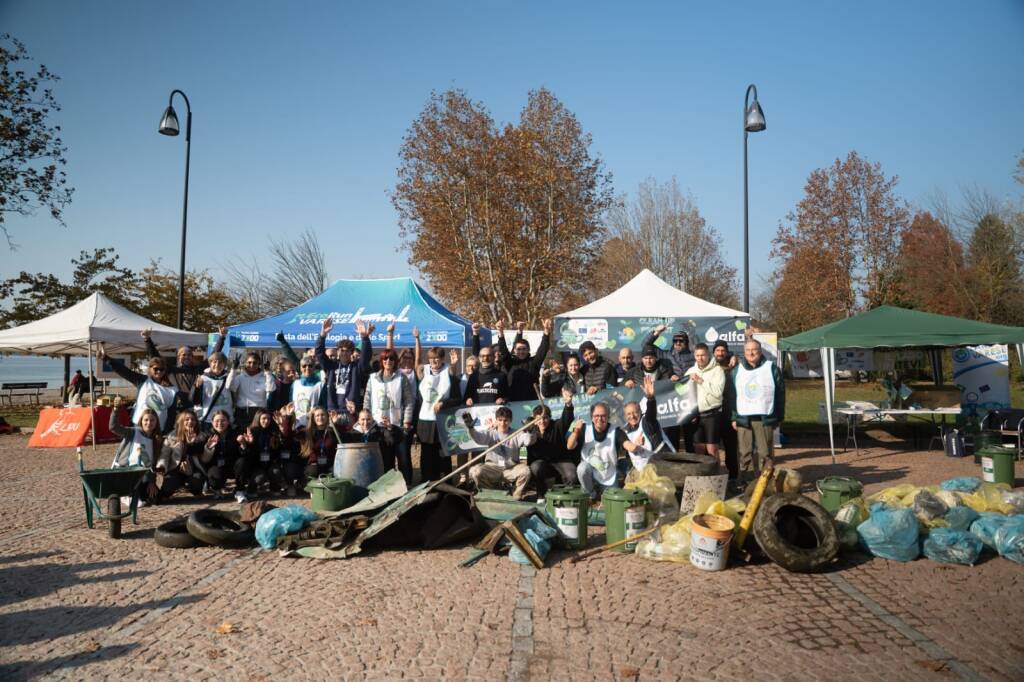 Pulizia del lago di Varese Ama&Vivi Plastic Free