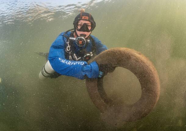 Grande successo per il Clean Up Project al Lago di Varese: raccolti quasi 400 kg di rifiuti
