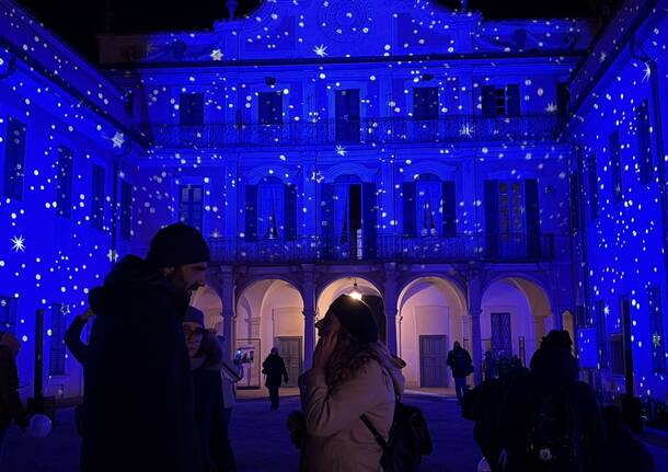 Si accendono le luci di Natale ai giardini estensi