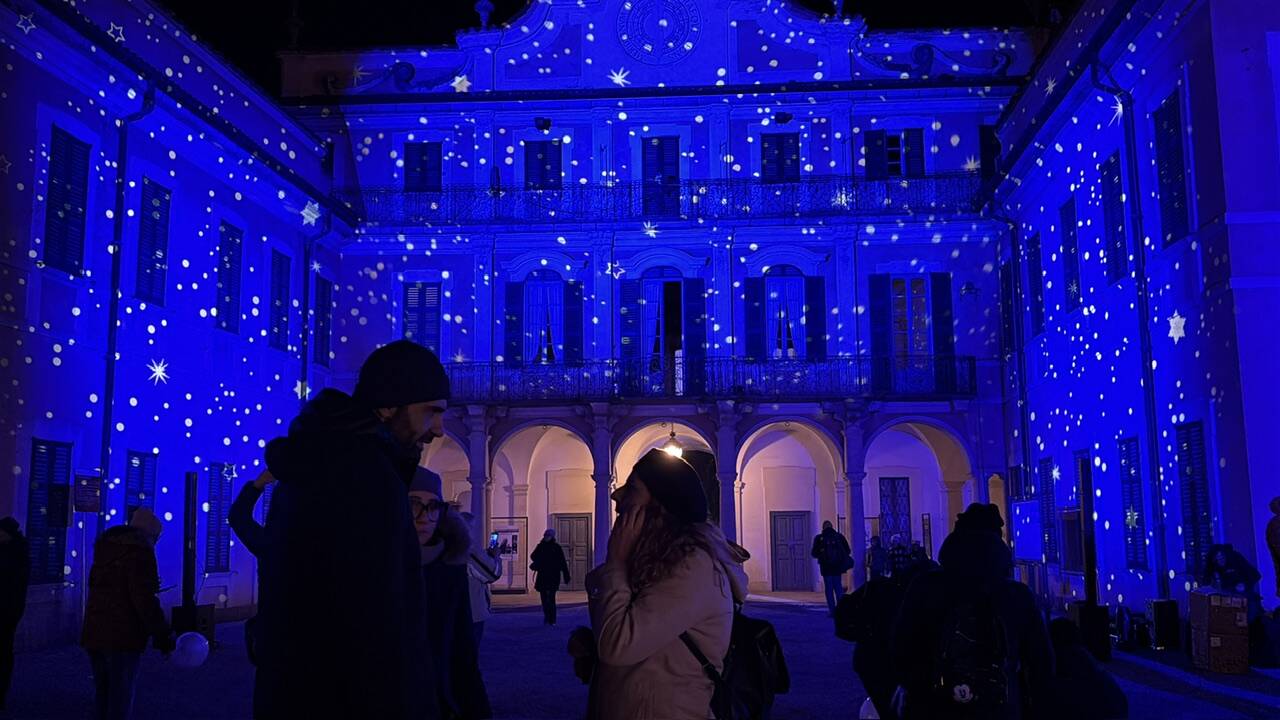 Si accendono le luci di Natale ai giardini estensi