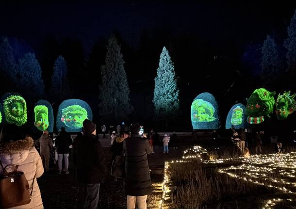 Si accendono le luci di Natale ai giardini estensi