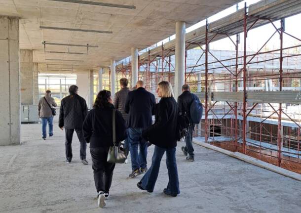 Sopralluogo con i tecnici di Regione Lombardia al cantiere per la nuova scuola di via Pascoli a Parabiago
