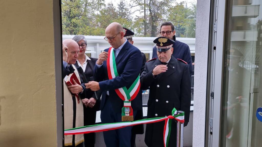 Taglio del nastro per la "nuova" caserma dei Carabinieri di Parabiago