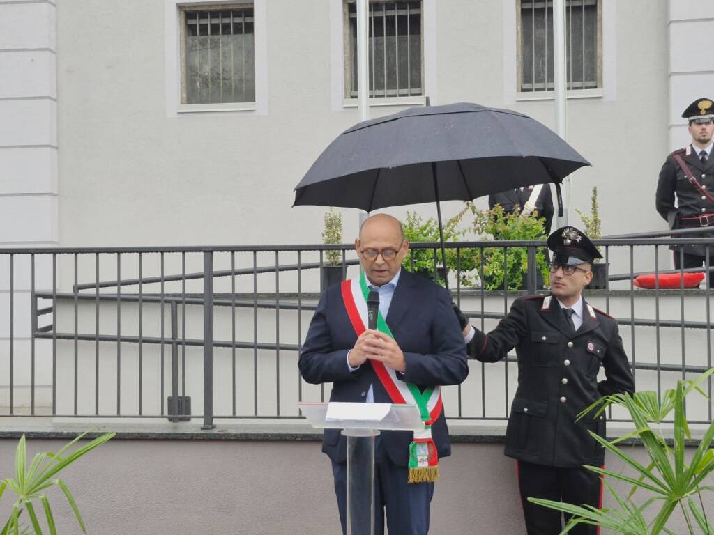 Taglio del nastro per la "nuova" caserma dei Carabinieri di Parabiago