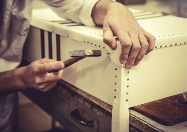 Valigeria Bertoni di Varese cerca un apprendista pellettiere 17625003517a8qwl9p9ctfuk2k