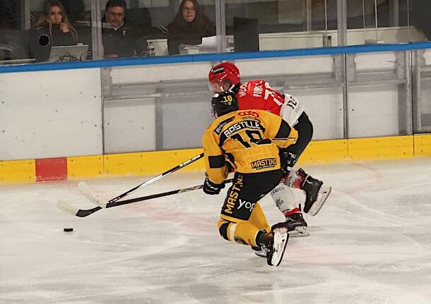 La Valpe gela l’Acinque Ice Arena: prima sconfitta interna per i Mastini