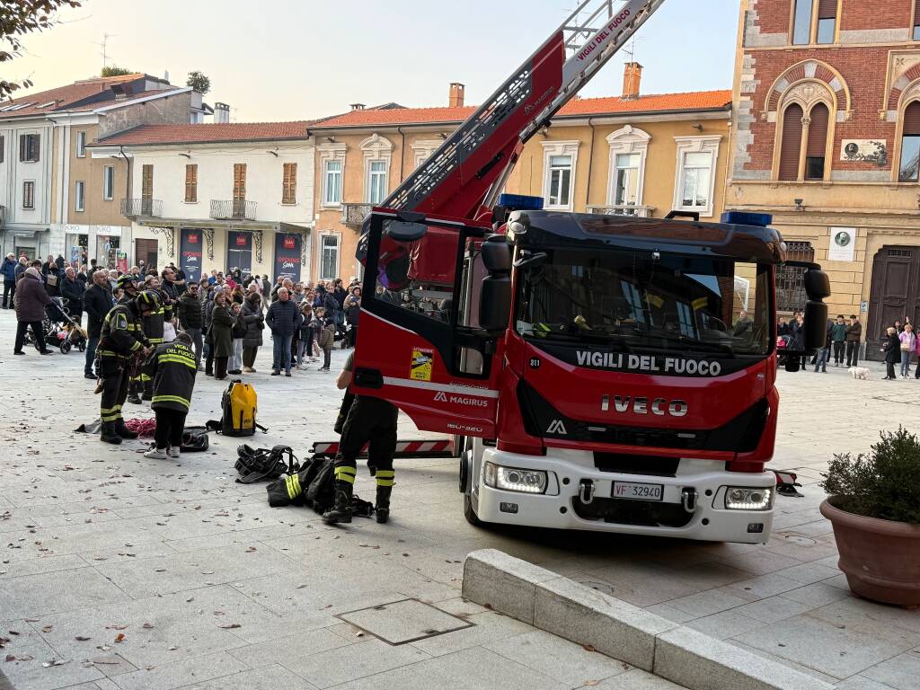 Vigili del fuoco di Legnano in piazza San Magno per il patrono della città