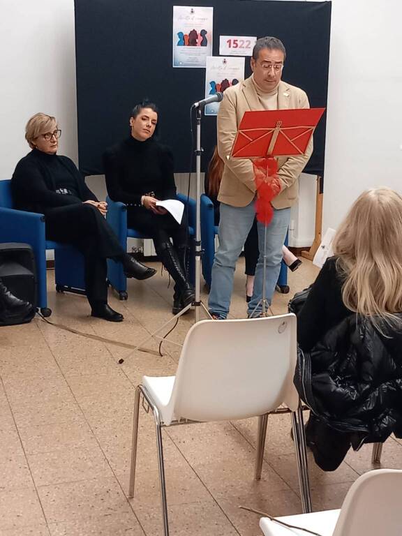 Violenza contro le donne a Villa Adele a San Vittore Olona