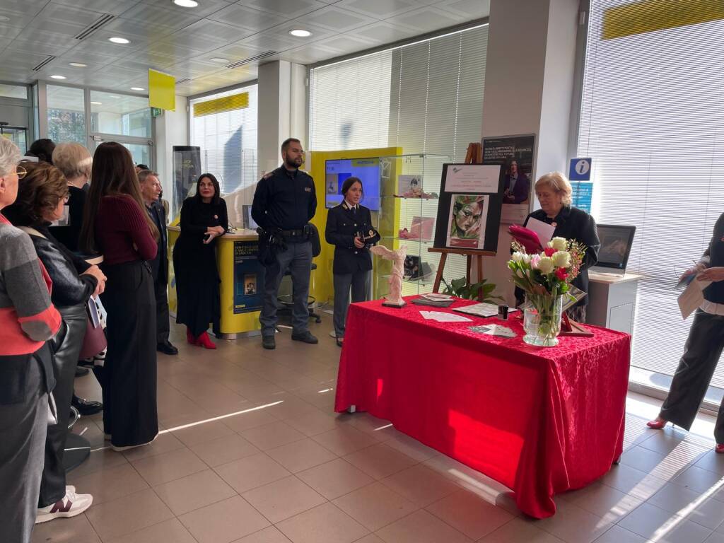 Violenza donne annullo filatelica