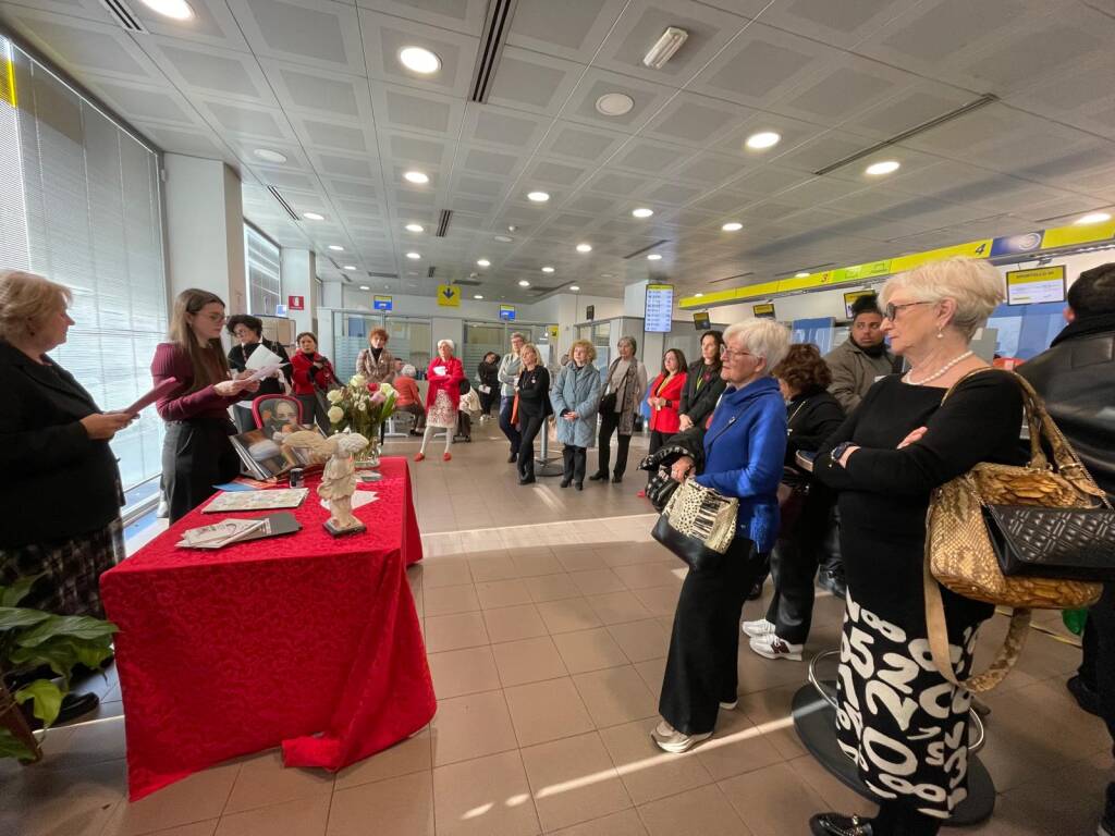 Violenza donne annullo filatelica