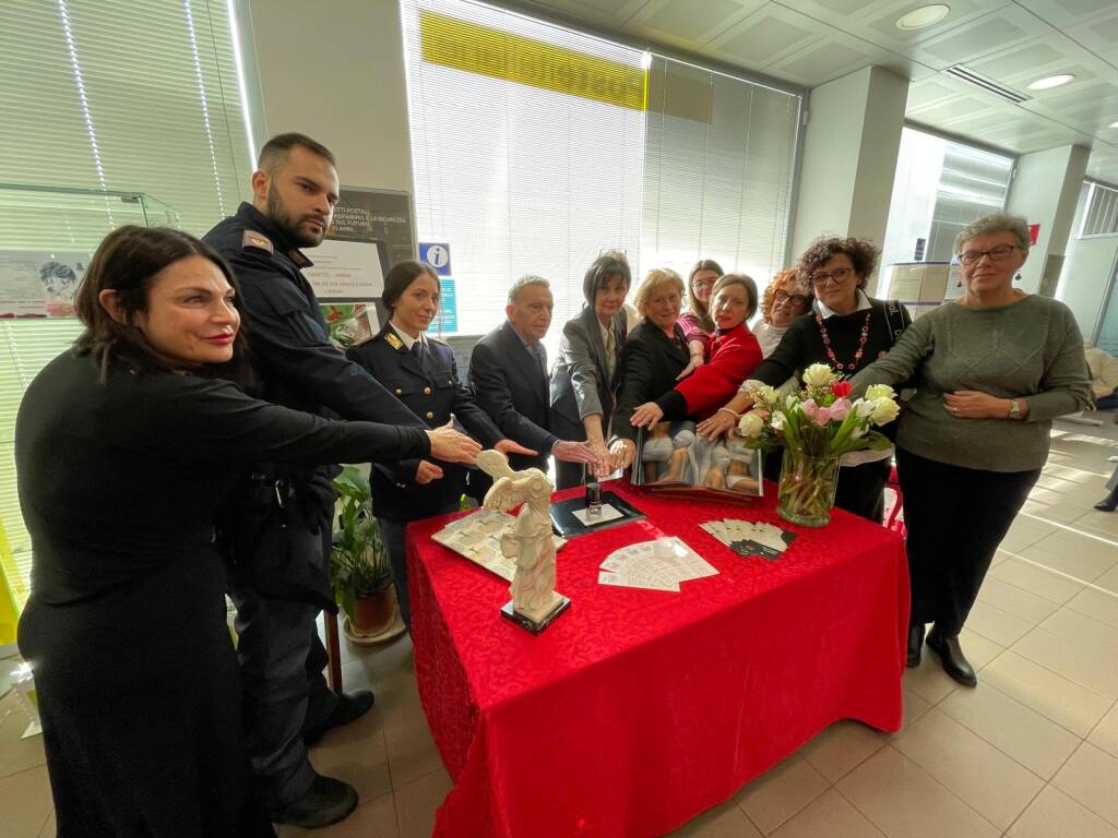 Violenza donne annullo filatelica