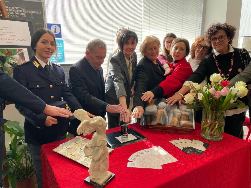 Violenza donne annullo filatelica