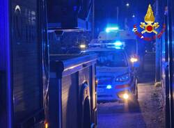 Appartamento in fiamme a Busto Arsizio, i vigili spengono le fiamme