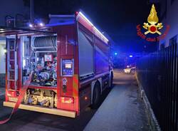 Appartamento in fiamme a Busto Arsizio, i vigili spengono le fiamme