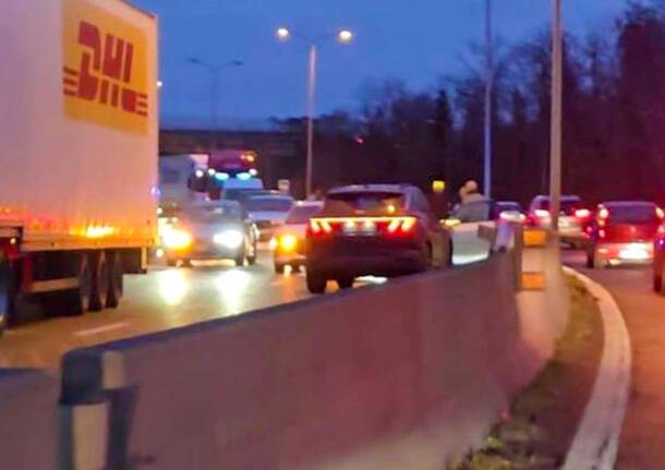 auto contromano superstrada