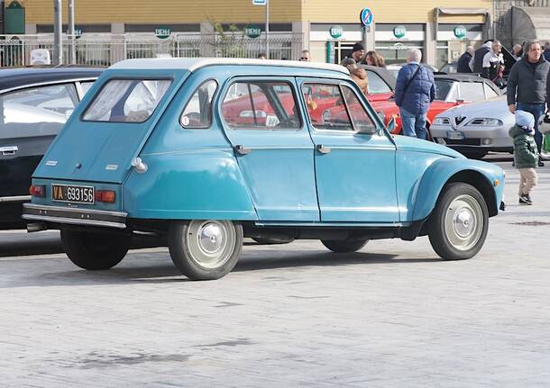 Auto storiche in Piazza Repubblica a Varese
