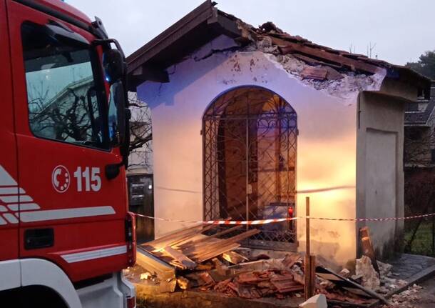 Cappelletta di via Postumia a Varese distrutta da un mezzo pesante