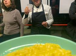 La prima “diffusa\" a Orino: risotto alla milanese servito in biblioteca