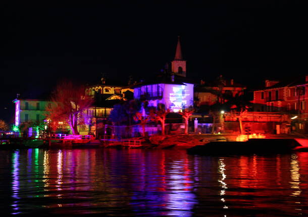 Luci di Natale, silenzi del lago