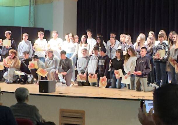 consegna borse di studio a cerro maggiore