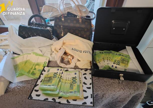 contraffazione guardia di finanza como dicembre 2025