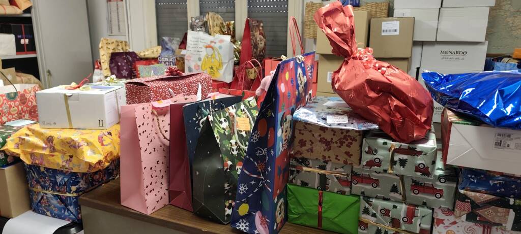 "Donando con il Cuore". Raccolte a Legnano 560 scatole di Natale per le famiglie bisognose