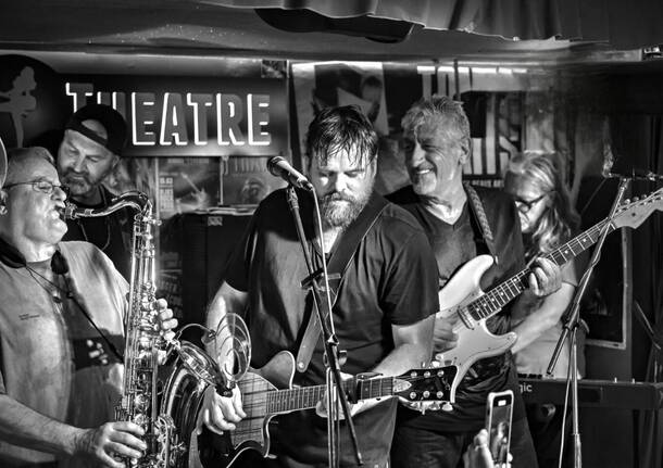 Edward Abbiati & the Rattling Chains