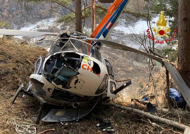 Soccorsi in azione a Lanzada per un elicottero precipitato
