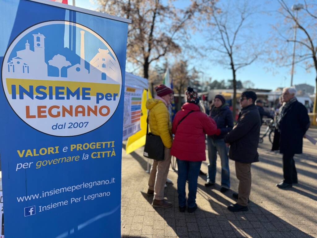 Gazebi politici in centro e in piazza Mercato a Legnano 