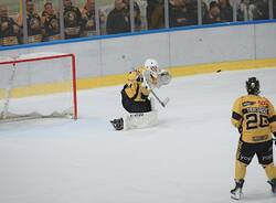 Hockey su ghiaccio: Varese Cardaro - Foto di Roberto Gernetti