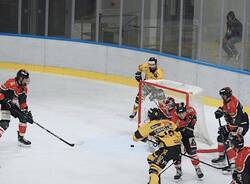 Hockey su ghiaccio: Varese Cardaro - Foto di Roberto Gernetti
