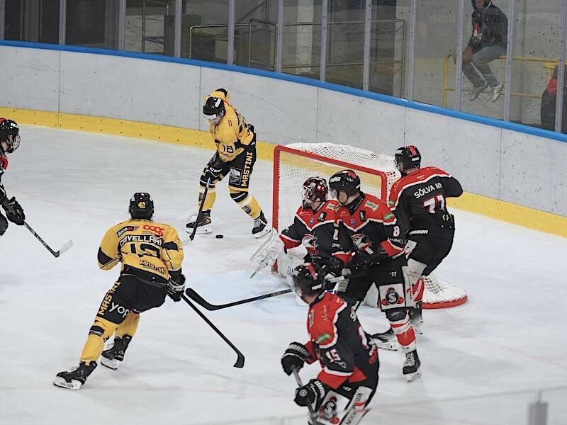 Hockey su ghiaccio: Varese Cardaro - Foto di Roberto Gernetti