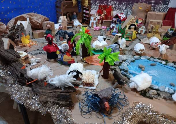 Il presepe "fatto a casa" all'asilo di Crenna